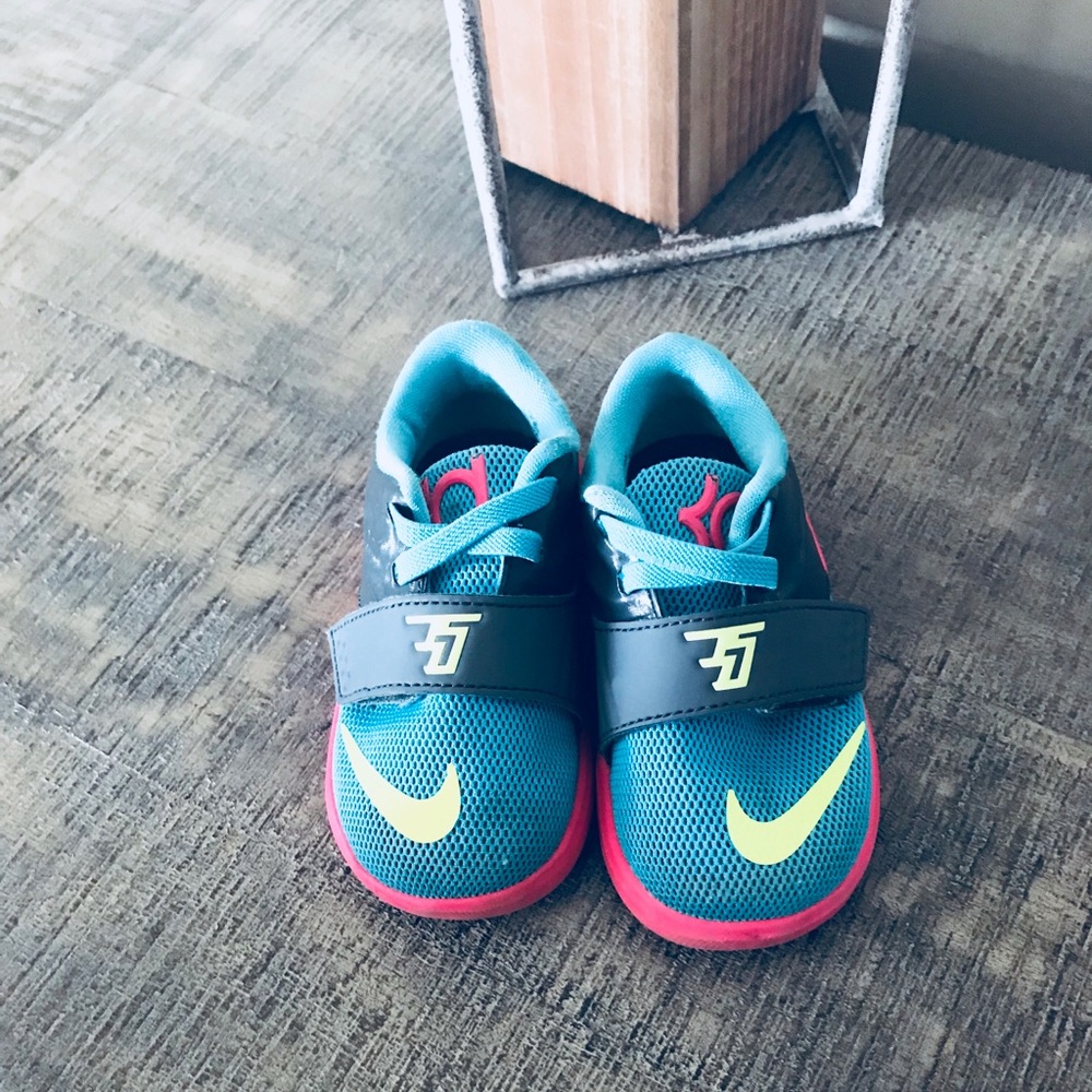 Girls Nike shoes